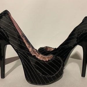 Bordello pinstripe pump